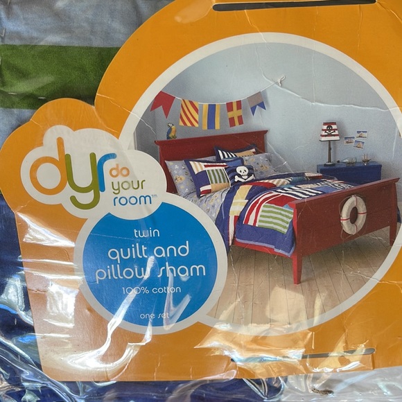 Target “Do Your Room“ Twin Quilt Set. - Picture 2 of 2